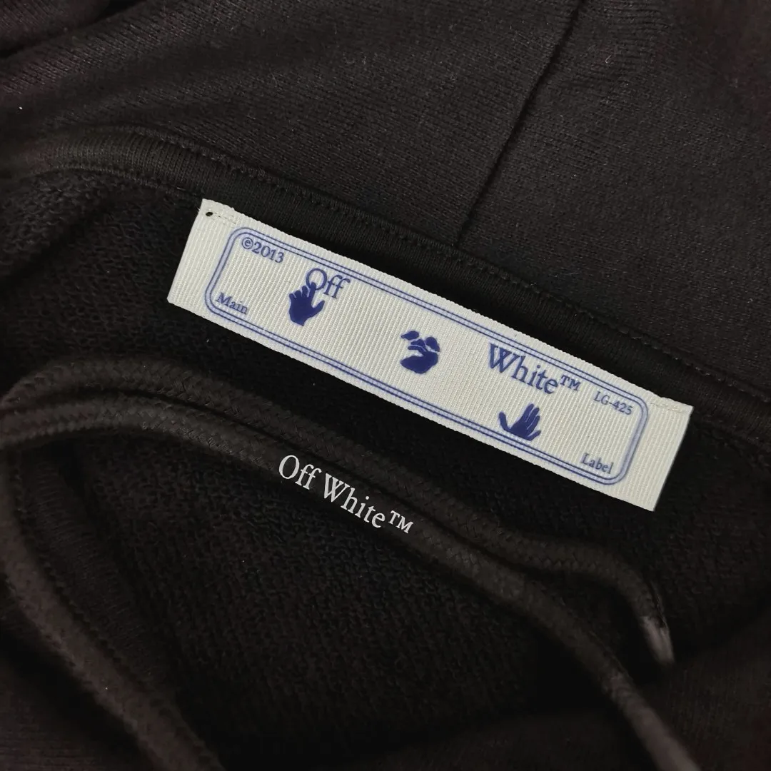 Top tested version 2022SS new spring and summer OFF WHITE blurred color gradient frosted arrow pure cotton OW same style autumn and winter pure cotton hoodie sweatshirt for male and female couple stars. The printing adopts screen printing technology, and 5 sets of screen printing are made of contrasting colors. The first set of white glue is used as base, the second is blue, the third is purple, the fourth is orange, and the fifth is yellow, plus authentic one-to-one craftsmanship restoration. Refuse to use misprinting technology to replace the visual effect of gradient colors. Create a gradient frosted texture. The printing is visually matte, and the feel is also matte. It feels gritty to the touch. And the printing can be pulled apart. Customized collar watch, washed, hang tag. To distinguish the market, use 19 bids instead of 20 bids. The fabric is made of 480g large fish scale pure cotton terry fabric, which is full of drape.  Color: Black Size: XS-L P:390